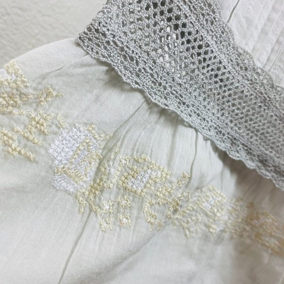 AMERICAN EAGLE Embroidered Beautiful Blouse Large - Picture 5 of 13